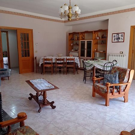 Bed and Breakfast Montagne Rocciose Frascineto Екстер'єр фото