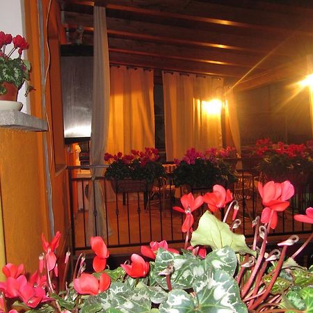 Bed and Breakfast Montagne Rocciose Frascineto Екстер'єр фото