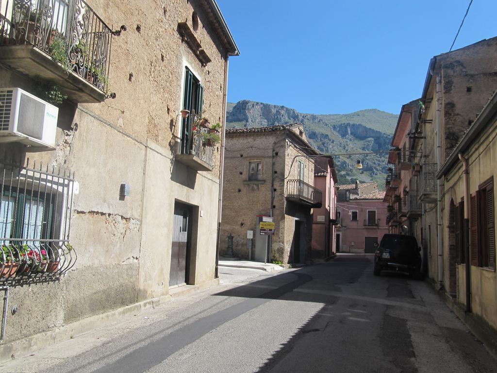 Bed and Breakfast Montagne Rocciose Frascineto Екстер'єр фото