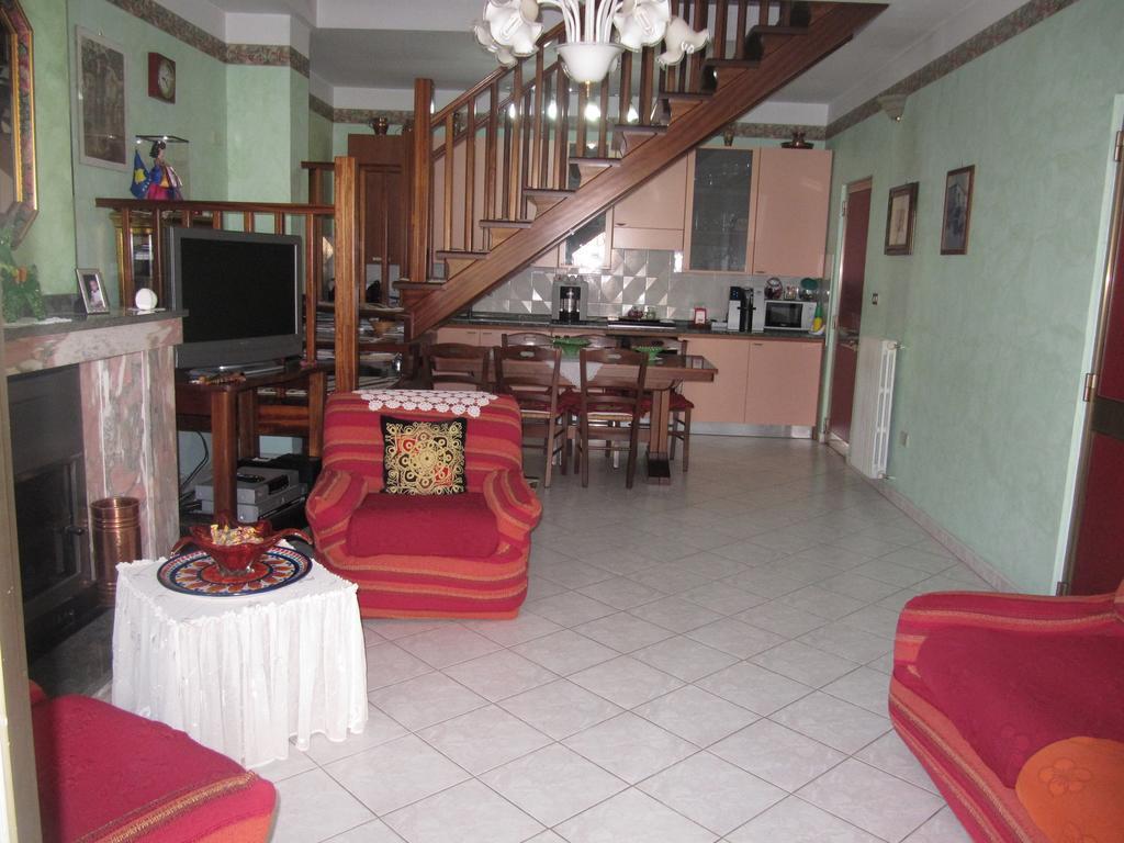 Bed and Breakfast Montagne Rocciose Frascineto Екстер'єр фото