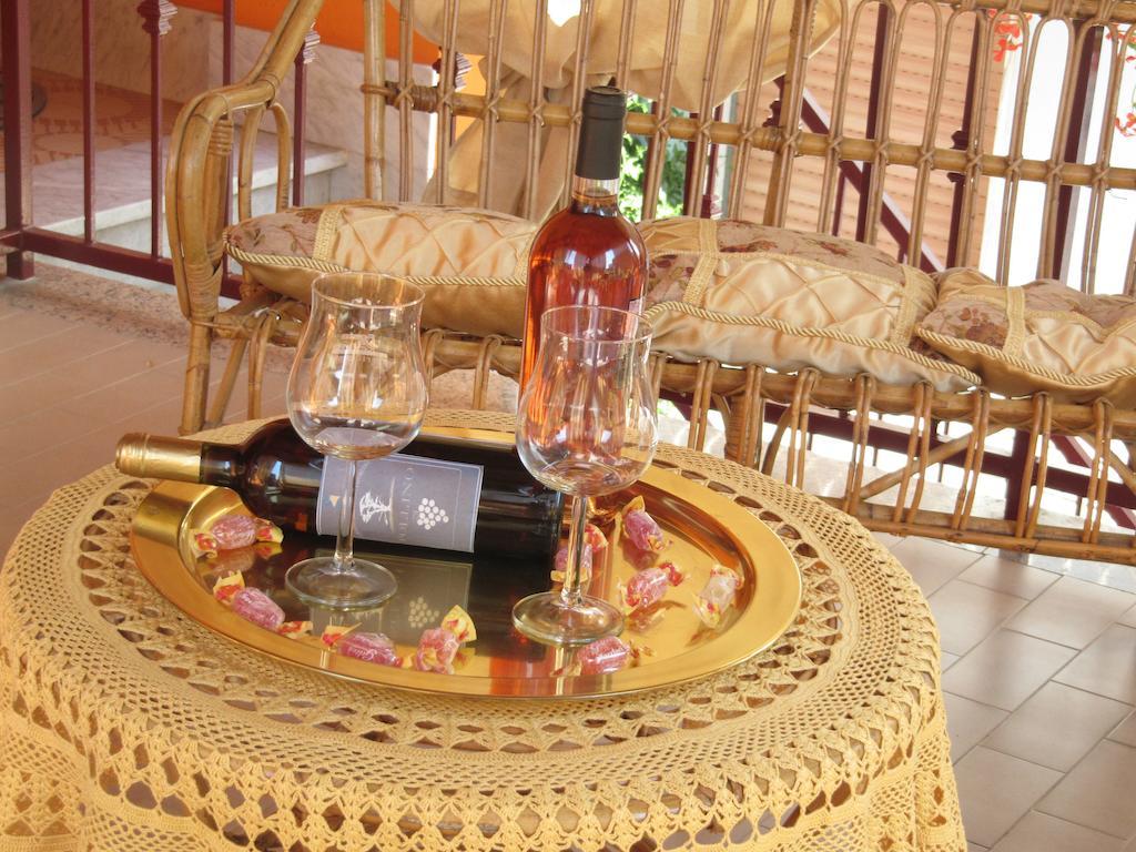 Bed and Breakfast Montagne Rocciose Frascineto Екстер'єр фото