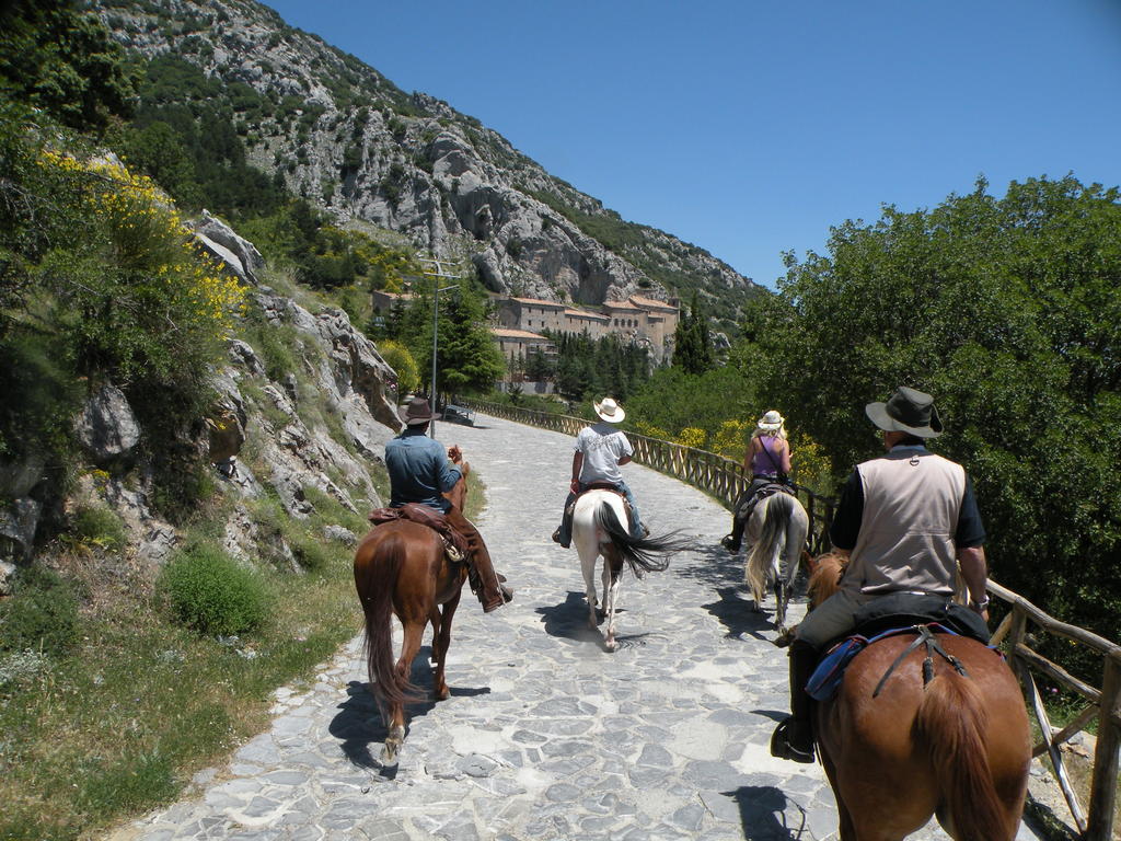Bed and Breakfast Montagne Rocciose Frascineto Екстер'єр фото