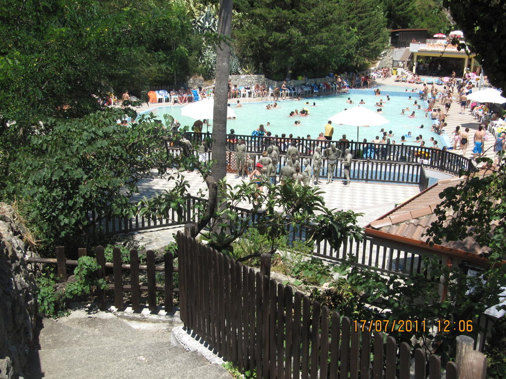 Bed and Breakfast Montagne Rocciose Frascineto Екстер'єр фото