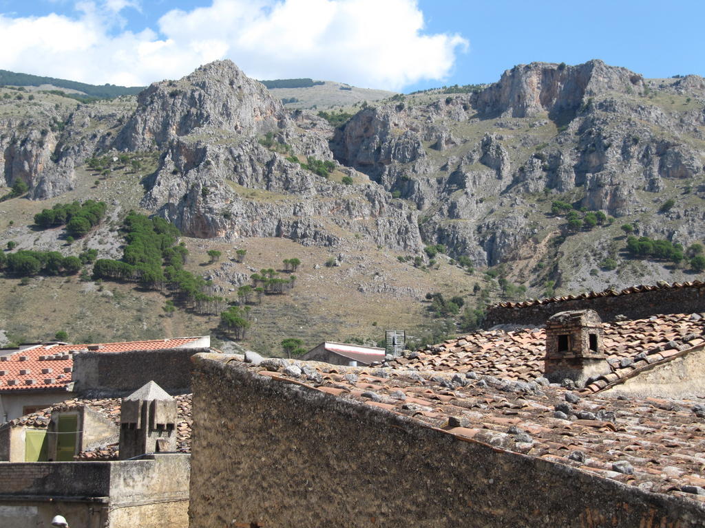 Bed and Breakfast Montagne Rocciose Frascineto Екстер'єр фото