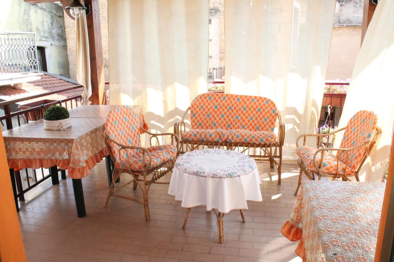 Bed and Breakfast Montagne Rocciose Frascineto Екстер'єр фото